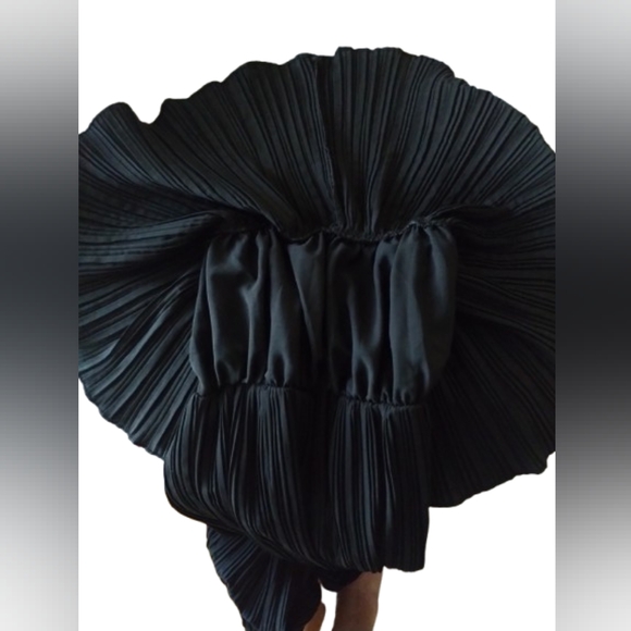 NWT Kookkai, Excellent Quality Black Jumpsuit Wide Legs, Entirely Pleaded - Picture 7 of 11